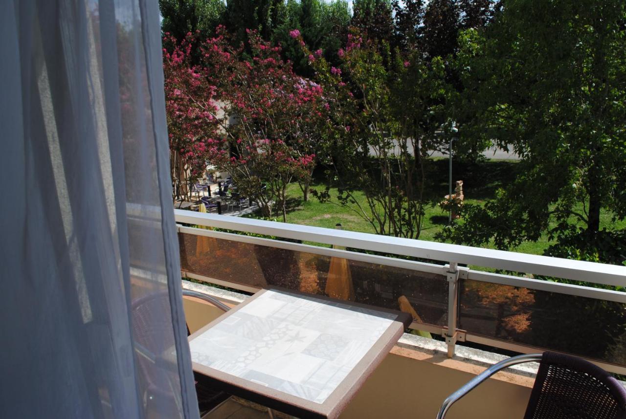 Logis Hotel & Restaurant Le Fleurance מראה חיצוני תמונה