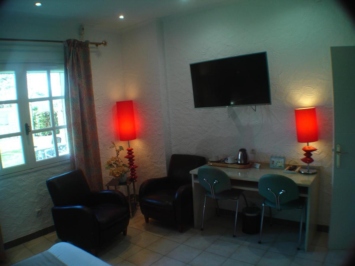 Logis Hotel & Restaurant Le Fleurance מראה חיצוני תמונה