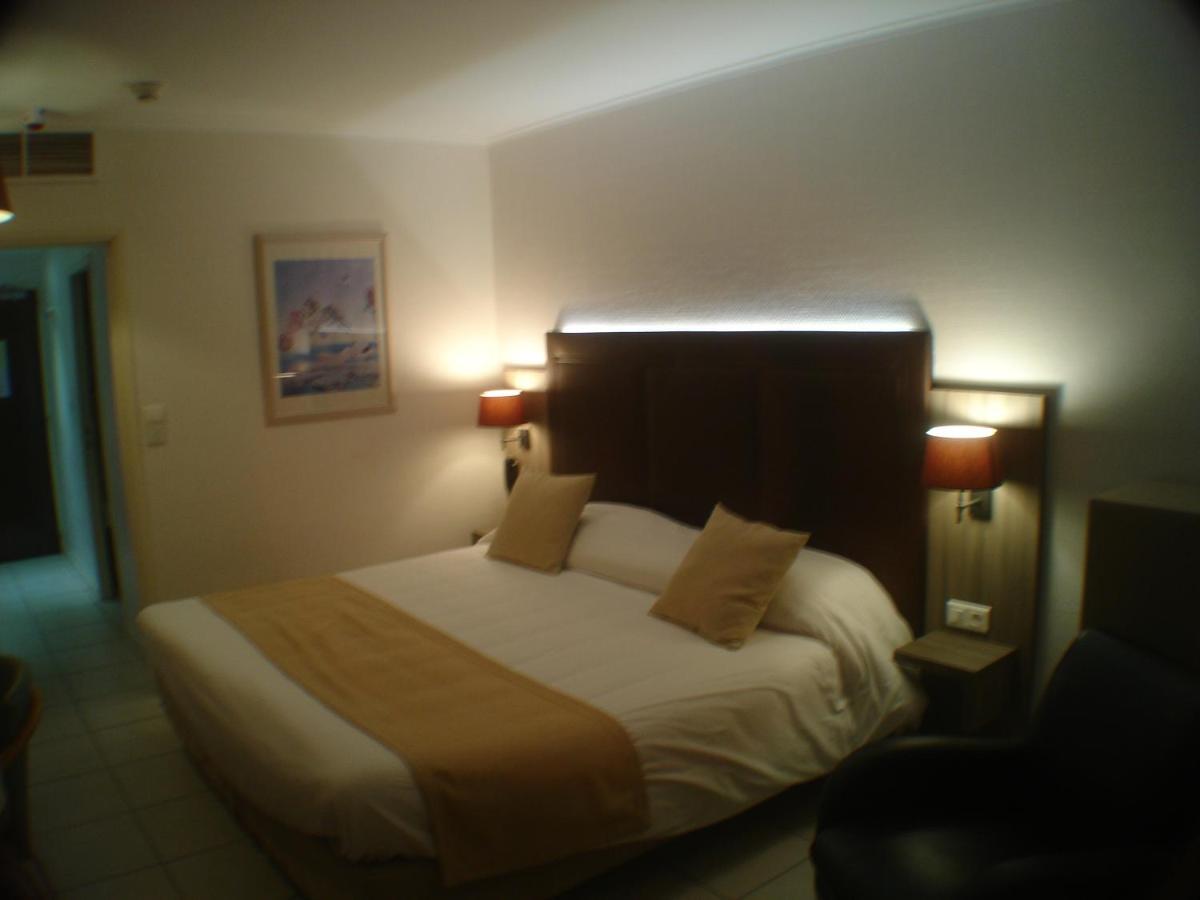 Logis Hotel & Restaurant Le Fleurance מראה חיצוני תמונה