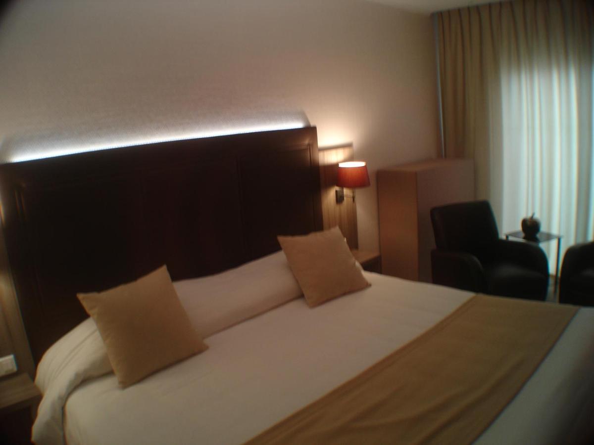 Logis Hotel & Restaurant Le Fleurance מראה חיצוני תמונה