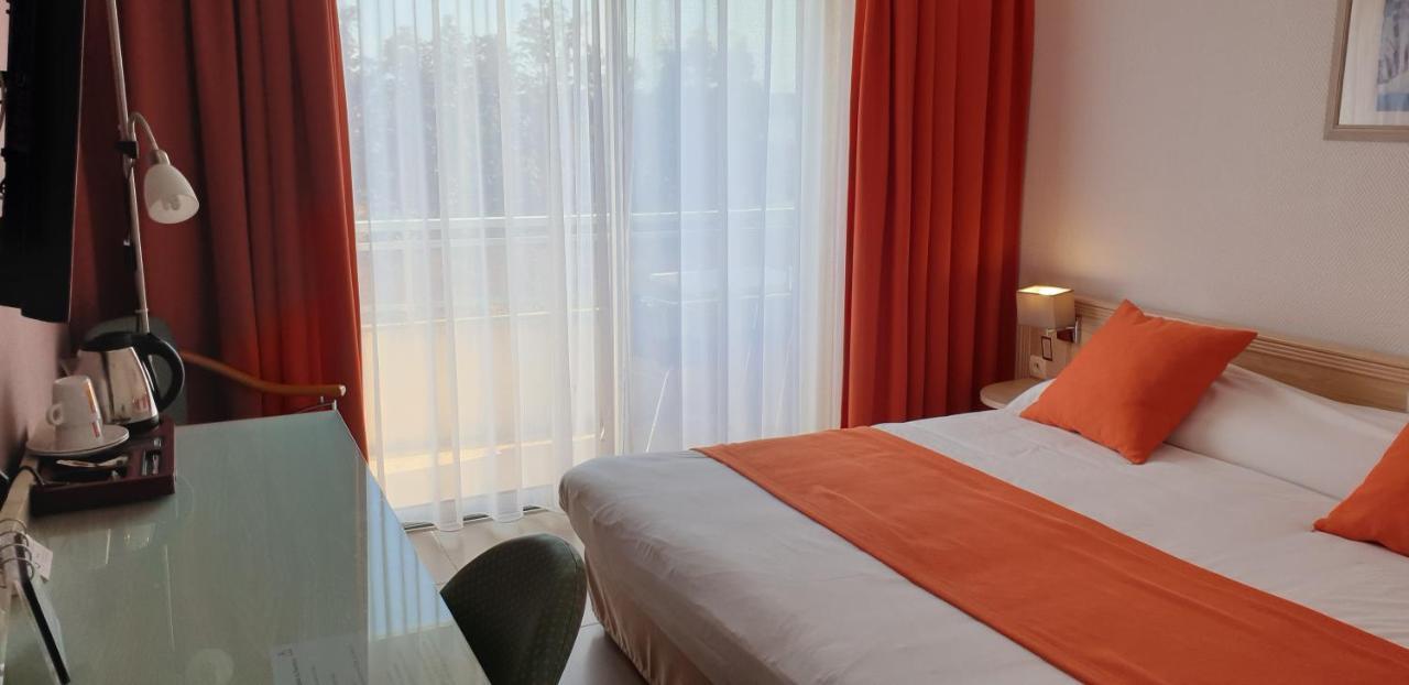 Logis Hotel & Restaurant Le Fleurance מראה חיצוני תמונה