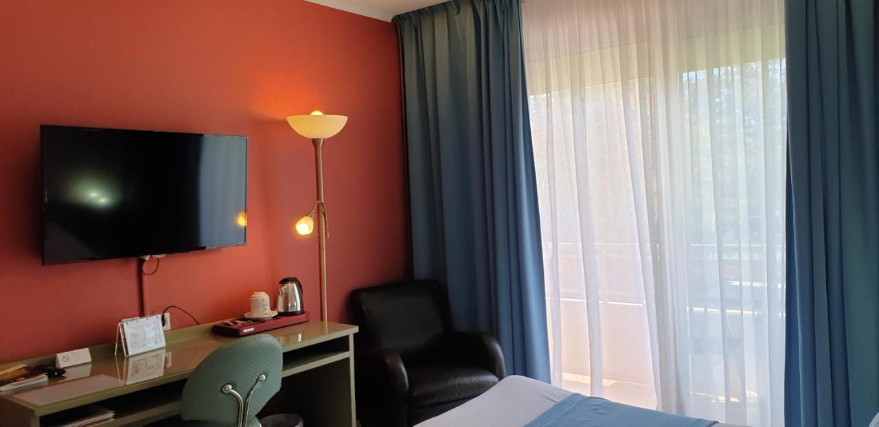 Logis Hotel & Restaurant Le Fleurance מראה חיצוני תמונה