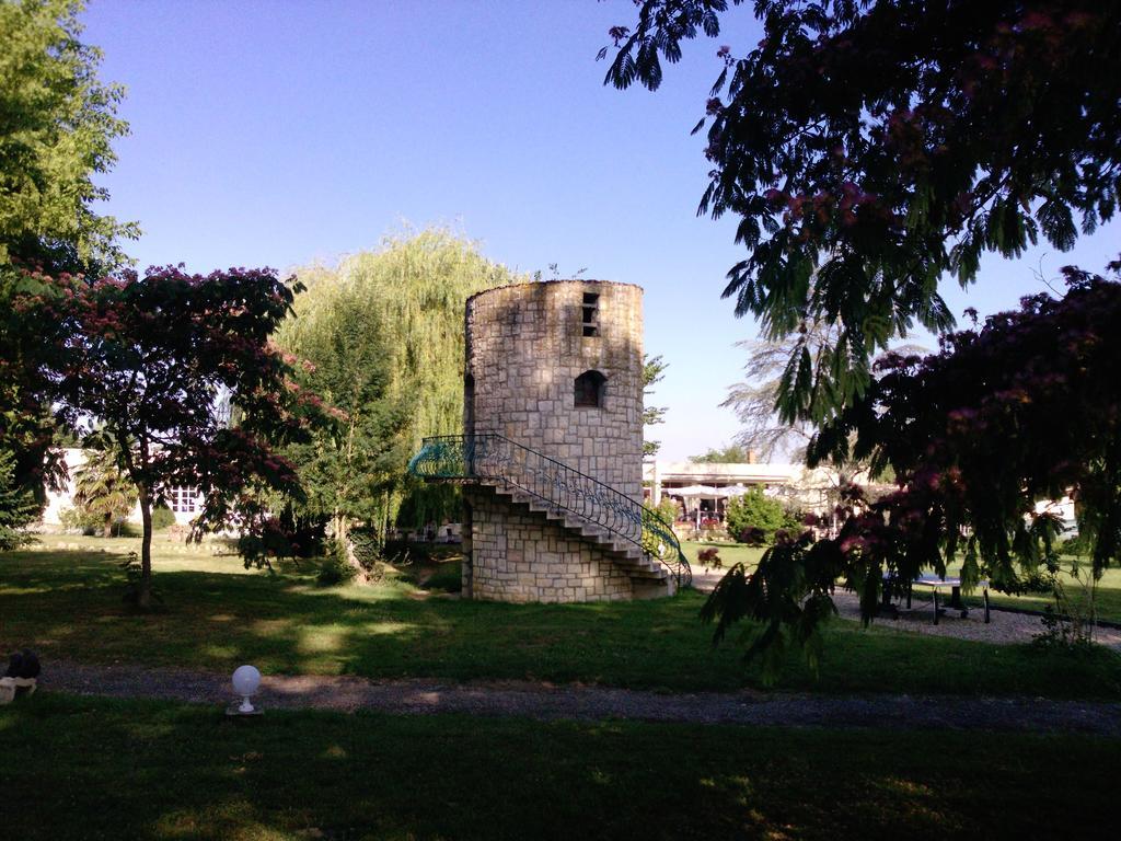 Logis Hotel & Restaurant Le Fleurance מראה חיצוני תמונה