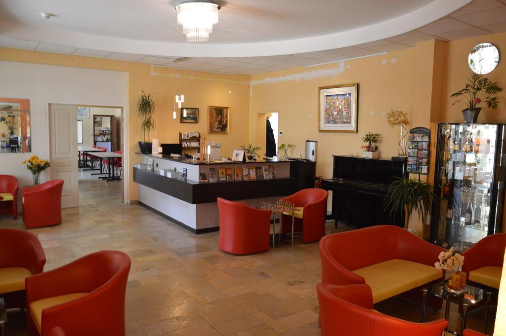Logis Hotel & Restaurant Le Fleurance מראה חיצוני תמונה