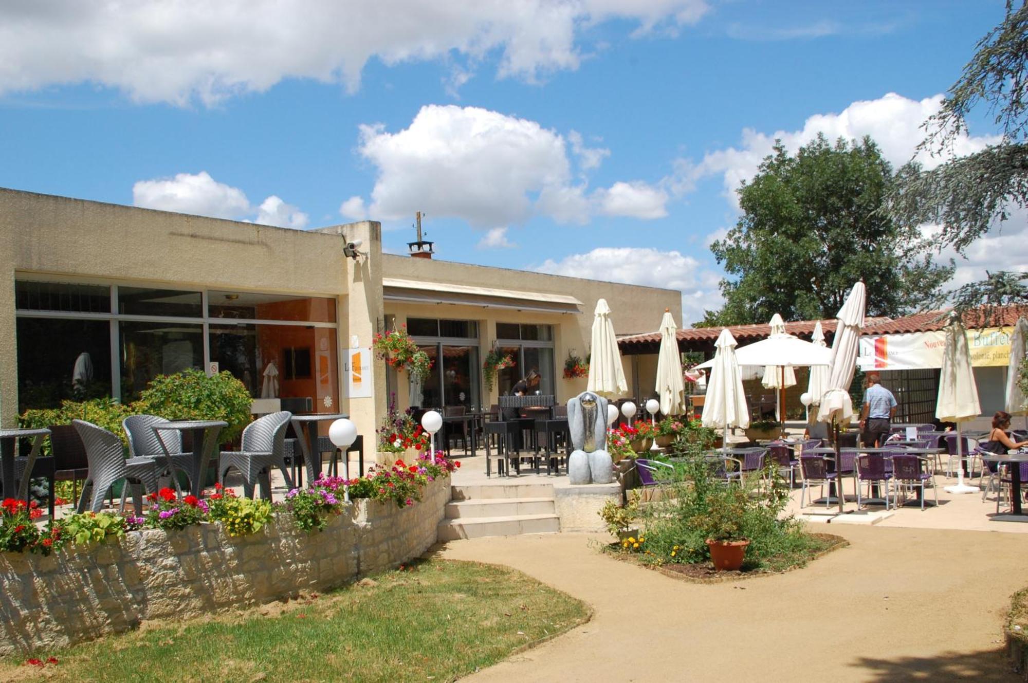 Logis Hotel & Restaurant Le Fleurance מראה חיצוני תמונה