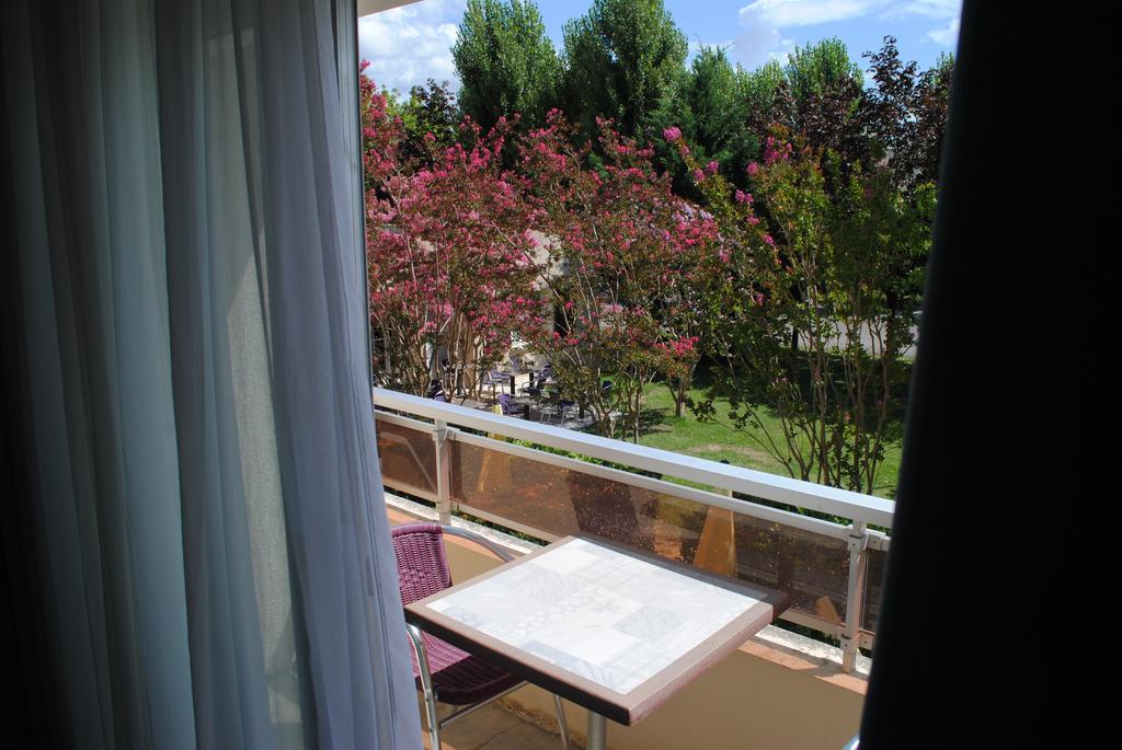 Logis Hotel & Restaurant Le Fleurance מראה חיצוני תמונה