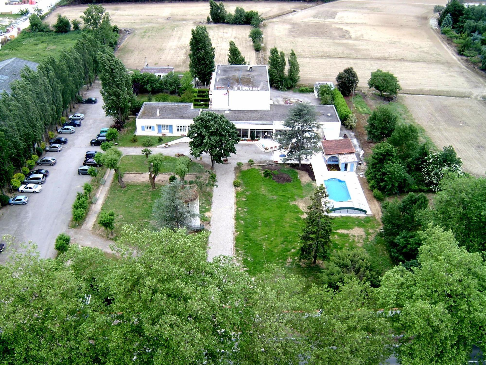 Logis Hotel & Restaurant Le Fleurance מראה חיצוני תמונה